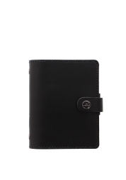 Upplev lyxen och funktionaliteten hos The Original Pocket Organiser Black, noggrant tillverkad av robust läder. Full av funktioner, inklusive en mängd färgglada anteckningspapper, att-göra-listor och ett praktiskt kuvert som öppnas upptill, är det ett ikoniskt tillbehör för dig som vill ha ordning i pocket . Håll dig organiserad med stil och gör varje anteckningsögonblick till en fröjd.