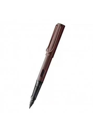 The LAMY Lx is a stylish, modern writing instrument with that “something special”. A functional and elegant companion. Made of aluminium, it features stylish details refined with precious metal and a sophisticated anodised finish.
