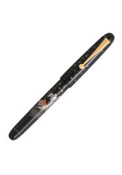 Immerse yourself in the world of classic Japanese art with the Mount Fuji and Wave fountain pen, crafted with the stunning Hira-maki-e technique on rich black lacquer. This elegant writing instrument features a 14k gold nib, offering a luxurious writing experience. Encased in a traditional oriental wood gift box, it's an exquisite gift for any occasion.