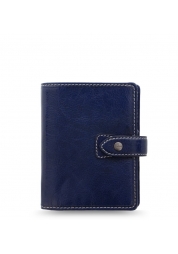 Informal luxury in all its beauty. The Malden pocket diary is the embodiment of a relaxed style. Its captivating design, wrapped in fine buffalo leather with contrasting stitching, is guaranteed to captivate everyone at first sight.