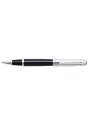 Experimente la imponente presencia de la Sheaffer 300 Capuchón cromado cepillado Roller negra, una pluma que aúna sin esfuerzo tradición e innovación. Con su silueta de cómodo peso, su icónico clip ranurado y su impecable flujo de tinta, esta pluma ofrece una experiencia de escritura sin igual. Es algo más que una pluma: es un símbolo de calidad y prestigio, presentada en un lujoso estuche de regalo, lo que la convierte en el obsequio ideal para quienes valoran la excelencia.