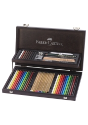 Réveillez l'artiste qui sommeille en vous avec le luxueux coffret de crayons Compendium en bois. Cette collection de 54 pièces comprend des crayons Polychromos de haute qualité, des crayons aquarelle Albrecht Dürer et des Pitt Pastel , présentés dans un élégant coffret en bois pliable. Un incontournable pour tout amateur d'art, il promet des heures de créativité et une symphonie de couleurs.