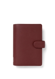 Norfolk diary brings the beauty of the English county straight to your office with its elegant design and practical layout. With a soft leather finish and multilingual pages, it's perfect for keeping your busy life organised. With 30mm rings, card pockets and a zip to keep documents secure, this diary is as practical as it is stylish.