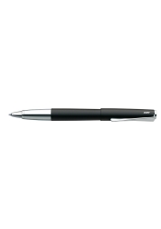Découvrez la fusion de l'art et du design avec le stylo roller Studio noir mat, conçu par le célèbre Hannes Wettstein. Cet élégant stylo à bille, revêtu d'une laque noire mate raffinée, transforme l'écriture en une expérience sophistiquée. Pour celles et ceux qui apprécient un design unique et une écriture fluide, LAMY Studio est le choix idéal.