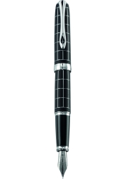 Découvrez l'élégance intemporelle du stylo-plume Excellence A Plus Rhomb Guilloch en noir lapis-lazuli, conçu pour un confort et une durabilité exceptionnels. Sa construction entièrement métallique et sa finition mate multicouche appliquée à la main incarnent le summum du luxe d'écriture. Doté de caractéristiques uniques comme un capuchon facile à retirer et un clip à ressort, ce stylo est l'incarnation même du style et de la fonctionnalité.