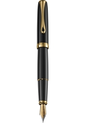 Genießen Sie die zeitlose Eleganz des Füllfederhalters Excellence A2 mit seinem Ganzmetallkorpus und der mehrschichtigen schwarzen Lackierung sowie den goldfarbenen Beschlägen. Das einzigartige Soft-Sliding Click System und die perfekte Balance dieses Schreibgeräts garantieren komfortables Schreiben für Links- und Rechtshänder. Mit integriertem Konverter, fein geschliffener, polierter Feder und einem gefederten Metallclip ist Excellence A2 Füllfederhalter der Inbegriff von Langlebigkeit und Stil.