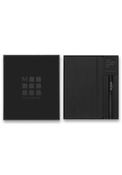 Découvrez la fusion de la prise de notes traditionnelle et numérique avec le coffret Moleskine x Kaweco. Cet élégant coffret comprend un carnet Moleskine Smart Writing et un stylo intelligent, parfaits pour capturer vos idées à la fois par écrit et sous forme numérique. C'est un cadeau idéal, avec une recharge de rechange et un chargeur magnétique, pour tous ceux qui souhaitent un mélange harmonieux d'outils d'écriture modernes et de classic.