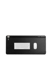 Tapasztald meg a tökéletes szervezettséget Orbitkey nagyméretű fekete íróasztal-alátétjével. Tartós vegán bőrből készült, ez az alátét rejtett irattartó zsebbel, állítható mágneses kábelrögzítővel és szerszámtálcával rendelkezik, hogy megkönnyítse a munkádat. Fenntartható, vízálló kialakítása ideális azok számára, akik rendezett, hatékony és stílusos munkaterületet keresnek.