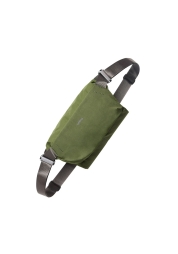 Erleben Sie optimale Organisation und stilvolles Design mit dem Venture Sling 6L Rucksack in Grün. Diese kompakte und sportliche Schultertasche von Bellroy bietet ein geräumiges Inneres, wasserabweisende Reißverschlüsse und ist aus 100 % recyceltem, wasserdichtem Material gefertigt. Dank des praktischen Zwei-Wege-Reißverschlusses und der durchdachten Innentaschen ist sie besonders komfortabel und bietet sicheren Stauraum für all Ihre Alltagsgegenstände.