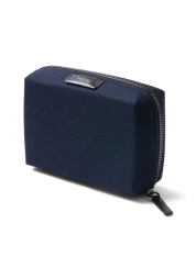 Discover a new level of organization with Tech Kit Compact Navy. This eco-friendly, compact case is designed to neatly store all your small electronic accessories and save you the hassle of untangling cables. With elastic pockets, a magnetic closure on the power bank, and a unique folding feature, it's the perfect solution for keeping your tech needs organized.