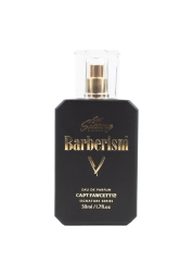 Scopra il fascino accattivante di Barberism by Sid Sottung Eau de Parfum 50 ml, una collaborazione magistrale con The Captain. Infonde i suoi sensi con note di lime e arancia, rosa romantica e legno di cedro terroso, catturando l'essenza senza tempo del vero artigianato inglese. Si abbandoni a questa straordinaria fragranza che emana raffinatezza e freschezza.