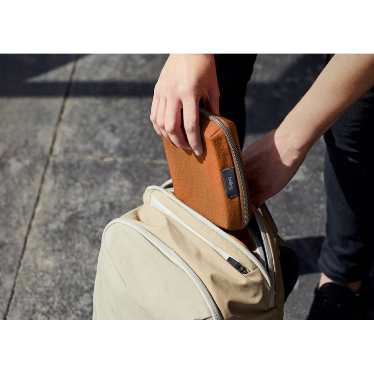 Tech Kit Compact Multifunkčné puzdro saltbush BELLROY - 16