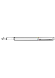 Zakúste si výnimočné pero Varius Silver Plated Rainbow, ktoré je dokonalou kombináciou majstrovského remeselného spracovania a jedinečného dizajnu. Toto postriebrené pero potiahnuté ródiom s guillochage s korunkovým efektom a hrotom z 18-karátového zlata potiahnutého ródiom, je pravým skvostom vo svete per. Neodolateľná farebnosť a precíznost výroby tohto pera prenesie vaše písanie na úplne novú úroveň.