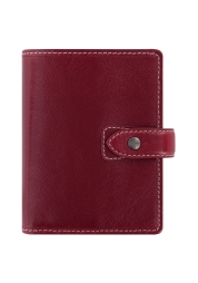Experimentați stilul relaxat al organizatorului Malden Pocket într-o culoare burgundy elegantă. Realizat din piele integrală premium cu cusături contrastante, acest organizator convenabil include o multitudine de caracteristici, cum ar fi liste de sarcini, pagini de contact și diverse buzunare pentru o organizare maximă. Cu construcția sa moale, casual și un portofel practic pocket pentru bancnote mai mari, este un amestec perfect de stil și funcționalitate.