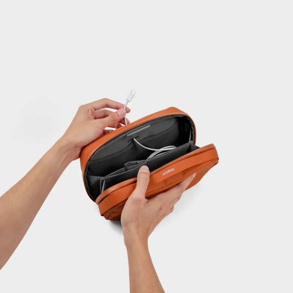 2-in-1 Tech Pouch terracota Orbitkey - 5