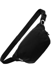 Urban Sling 4L je elegantná a funkčná ľadvinka v uhladenom dizajne, ktorá je vďaka svojej ľahkosti ideálna na každodenné nosenie. Vďaka bohato štruktúrovanému a prekvapivo priestrannému hlavnému vrecku a skrytému zadnému vrecku na zips pre cennosti, vám ponúkne dostatok miesta pre všetky vaše osobné veci. Vegánsky dizajn, dostupný vo viacerých farbách, je navrhnutý v Austrálii a pridá štýl ku každému outfitu.