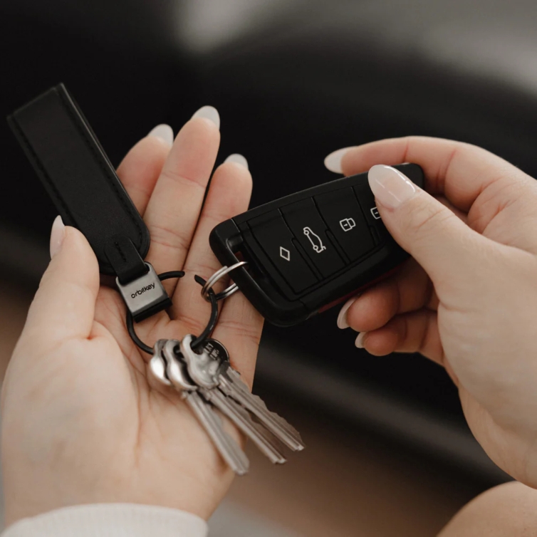 Loop Kľúčenka čierna Orbitkey - 5
