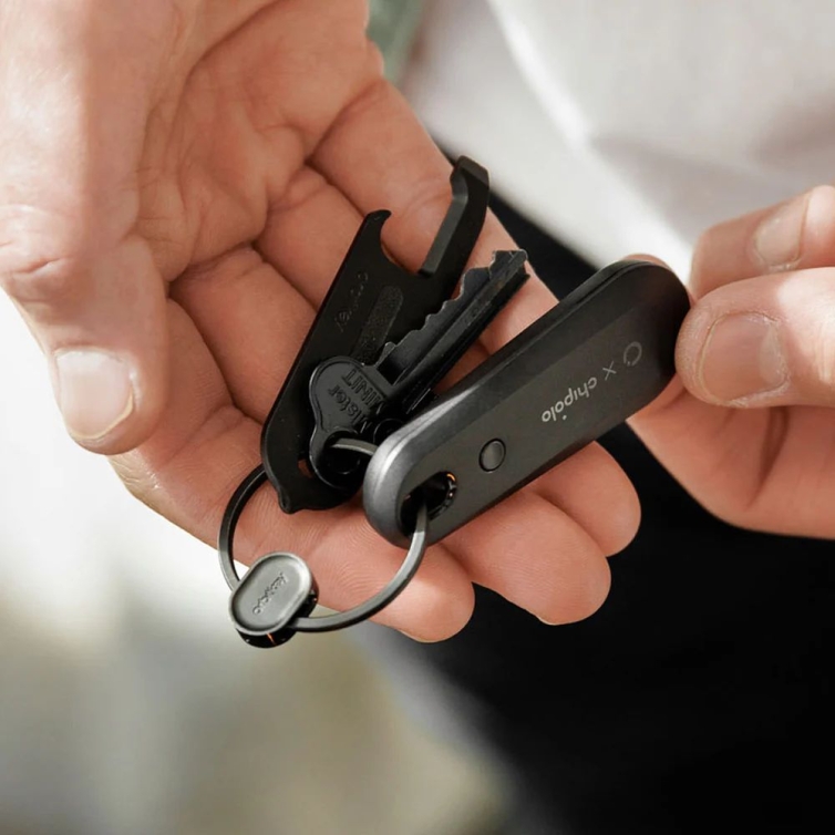 Portachiavi vintage piccolo in metallo nero per casa e auto. - Italia