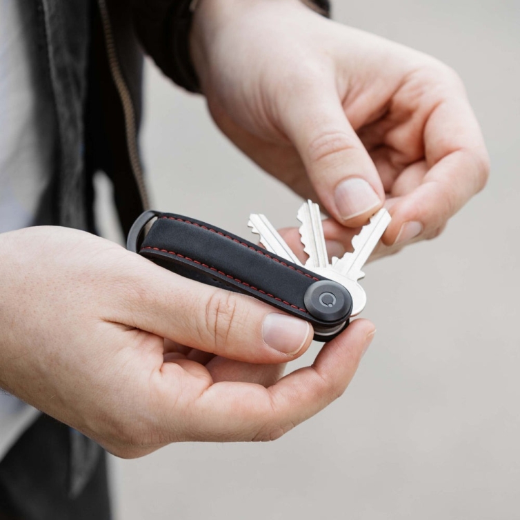 2.0 Crazy Horse Kľúčenka black and red Orbitkey - 5
