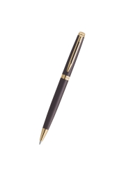 Hémisphére The Understated Edit Lava Black GT, a ballpoint pen that is the pinnacle of French craftsmanship and fashion trends. With a stainless steel body and a metallic lava black finish, it is an elegant accessory for anyone who seeks perfection in every detail. The perfect gift, delivered in a luxurious gift box.