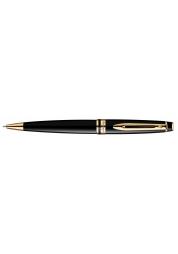 Experimentați eleganța atemporală cu stiloul cu bilă Expert Black Lacquer GT, lacul său negru intens și marginile aurii discrete emană o aură de putere și rafinament. Forța și stabilitatea acestui accesoriu modern indispensabil este evidentă în inelul său lat. Gravat cu "Waterman, Paris" și prezentat într-o cutie cadou premium, acest stilou este întruchiparea stilului și a luxului, perfect pentru cei care apreciază excelența și distincția.
