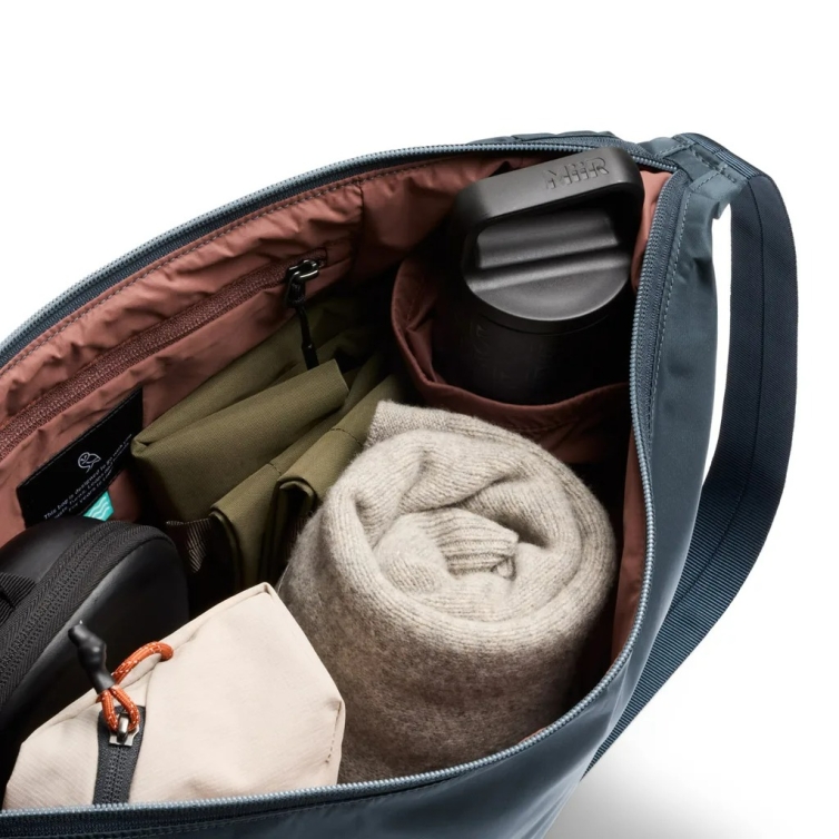 Laneway Crescent Bag 12L blue steel Bellroy - 8