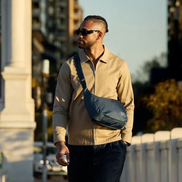 Laneway Crescent Bag 7L Taška cez rameno ink Bellroy - 14