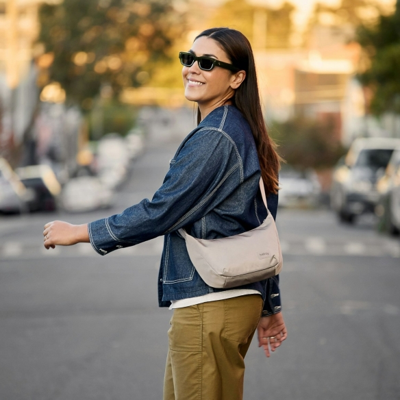 Laneway Crescent Bag 2,5L Taška cez rameno ink Bellroy - 12