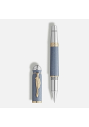 Der limitierte Rollerball „Hommage an Johann Wolfgang von Goethe“ ist ein wahres Kunstwerk und wird Ihre Sammlung bereichern. Verziert mit Details, die von Goethes Leben und Werk inspiriert sind, entführt Sie dieser luxuriöse Stift in die Welt eines der größten literarischen Genies. Genießen Sie das Schreiben mit diesem einzigartigen Rollerball und lassen Sie sich von den Geschichten, die er birgt, verzaubern.