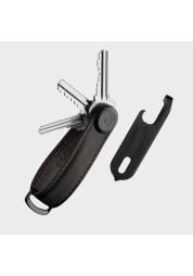 The Crazy Horse leather key chain and multitool gift set, black, is a unique gift that everyone will appreciate. The key chain in black with orange stitching and the matching Multitool are designed in Australia and guarantee high quality. The set also includes a 2-year warranty.