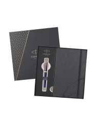Experience elegance and style with Ingenuity Gift Set, which includes the Parker Ingenuity Dark Blue GT roller and a Parker grey notebook. Roller with its brass body and dark blue lacquer, is complemented by gold-plated accessories that underline its luxurious look. Ideal for anyone who appreciates quality and detail, this set is the perfect gift for upcoming occasions.