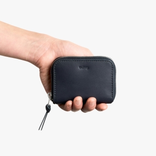 Bellroy Folio Piccolo Navy pieni matkakotelo - 1