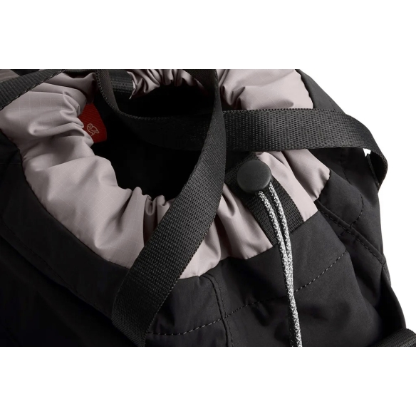 Cinch Bucket Bag Black women's backpack Bellroy - 4