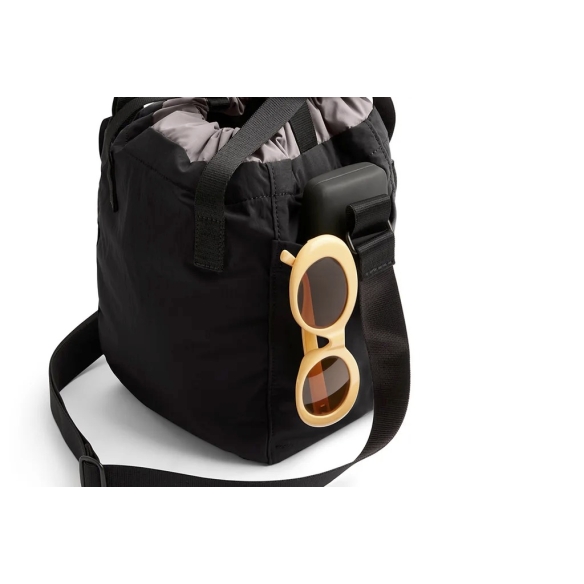 Cinch Bucket Bag Black Women's Backpack Bellroy - 8