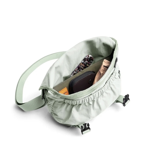 Cinch Mini Messenger Skuldertaske i Havskum Bellroy - 3