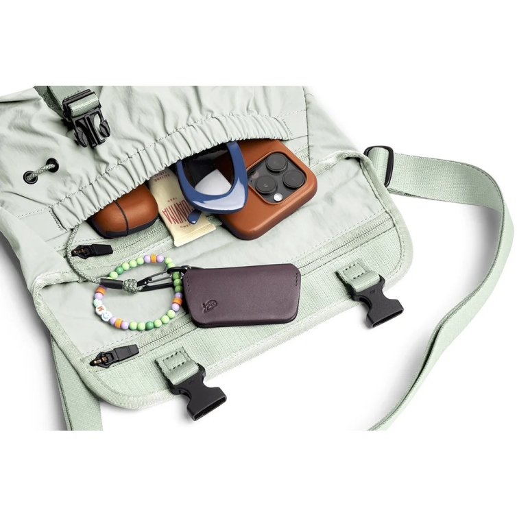 Cinch Mini Messenger Skuldertaske i Havskum Bellroy - 4