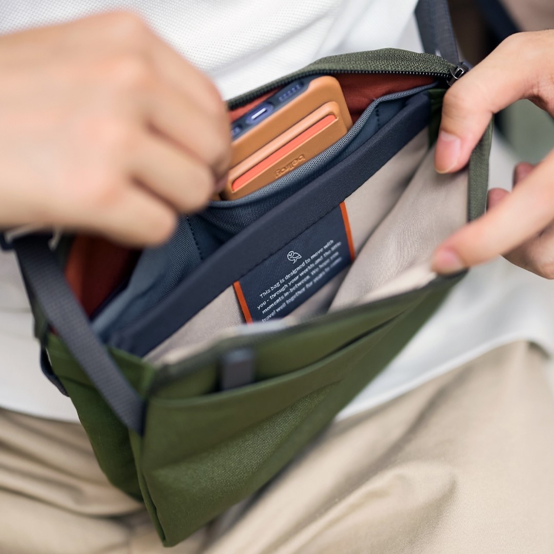 Bellroy Sling Inside